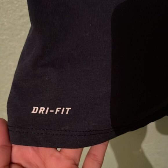 Nike‎   - Picture 4 of 5